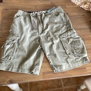 Union Bay Men’s Green Cargo Shorts New Size 38